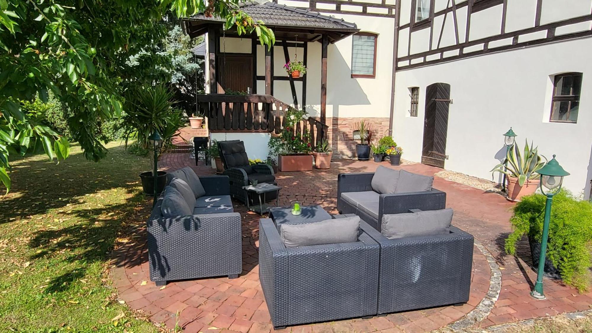 Apartments Am Saalebogen Mit Gartenterrasse, Grillkamin, Freie Parkplaetze 루돌슈타트 외부 사진