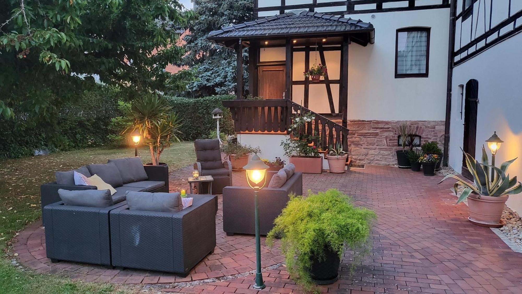 Apartments Am Saalebogen Mit Gartenterrasse, Grillkamin, Freie Parkplaetze 루돌슈타트 외부 사진
