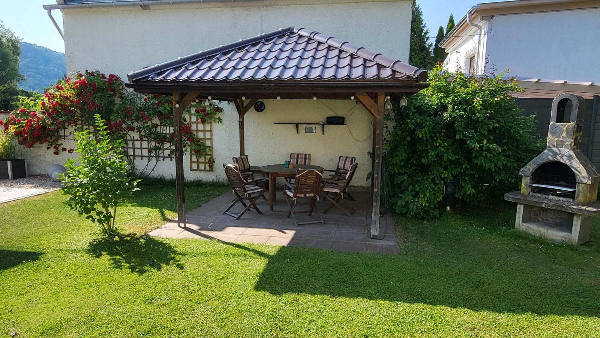 Apartments Am Saalebogen Mit Gartenterrasse, Grillkamin, Freie Parkplaetze 루돌슈타트 외부 사진